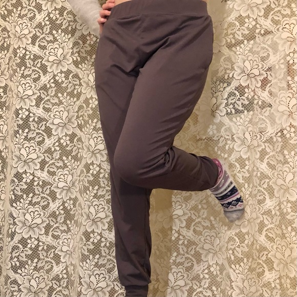 Fabletics Joggers - Picture 2 of 4